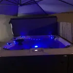 De Bien Etre Avec Piscine Et Jaccuzi A 2 Pas De La Et Du Centre Avec Massages Relaxants En Option *