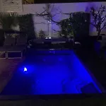 De Bien Etre Avec Piscine Et Jaccuzi A 2 Pas De La Et Du Centre Avec Massages Relaxants En Option 아파트 *
