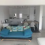 De Bien Etre Avec Piscine Et Jaccuzi A 2 Pas De La Et Du Centre Avec Massages Relaxants En Option 아파트 팔라바 레 플로