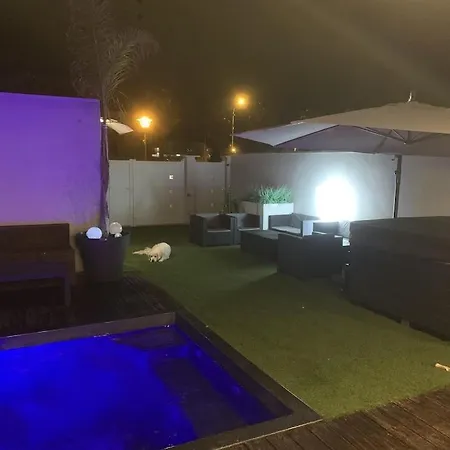 De Bien Etre Avec Piscine Et Jaccuzi A 2 Pas De La Et Du Centre Avec Massages Relaxants En Option דירה *