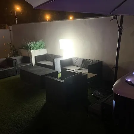 De Bien Etre Avec Piscine Et Jaccuzi A 2 Pas De La Et Du Centre Avec Massages Relaxants En Option *