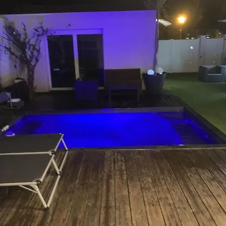 شقة De Bien Etre Avec Piscine Et Jaccuzi A 2 Pas De La Et Du Centre Avec Massages Relaxants En Option