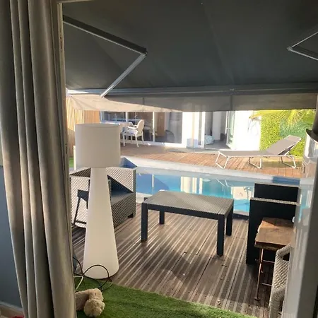 Apartament De Bien Etre Avec Piscine Et Jaccuzi A 2 Pas De La Et Du Centre Avec Massages Relaxants En Option