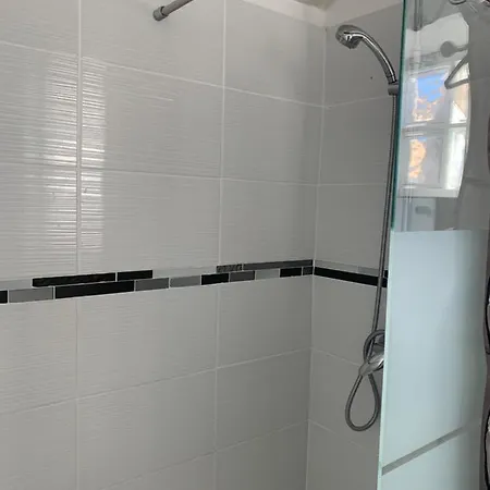 De Bien Etre Avec Piscine Et Jaccuzi A 2 Pas De La Et Du Centre Avec Massages Relaxants En Option