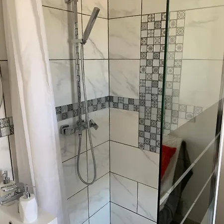De Bien Etre Avec Piscine Et Jaccuzi A 2 Pas De La Et Du Centre Avec Massages Relaxants En Option דירה *