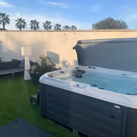 דירה De Bien Etre Avec Piscine Et Jaccuzi A 2 Pas De La Et Du Centre Avec Massages Relaxants En Option *