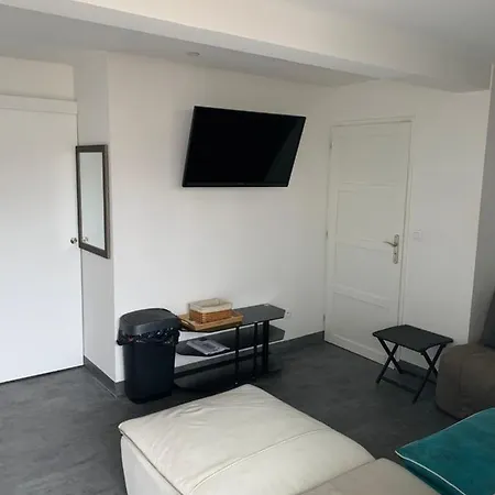 De Bien Etre Avec Piscine Et Jaccuzi A 2 Pas De La Et Du Centre Avec Massages Relaxants En Option بالافاس ليه فلو