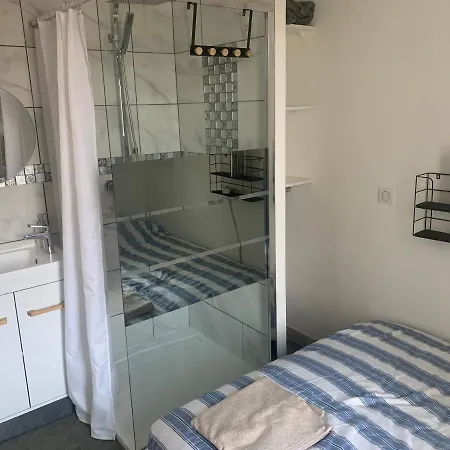 De Bien Etre Avec Piscine Et Jaccuzi A 2 Pas De La Et Du Centre Avec Massages Relaxants En Option דירה *