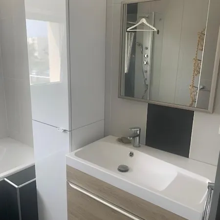 De Bien Etre Avec Piscine Et Jaccuzi A 2 Pas De La Et Du Centre Avec Massages Relaxants En Option