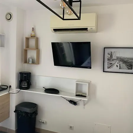 De Bien Etre Avec Piscine Et Jaccuzi A 2 Pas De La Et Du Centre Avec Massages Relaxants En Option Apartament *