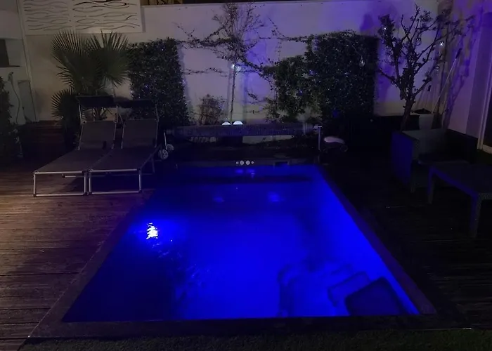 De Bien Etre Avec Piscine Et Jaccuzi A 2 Pas De La Et Du Centre Avec Massages Relaxants En Option Apartament *