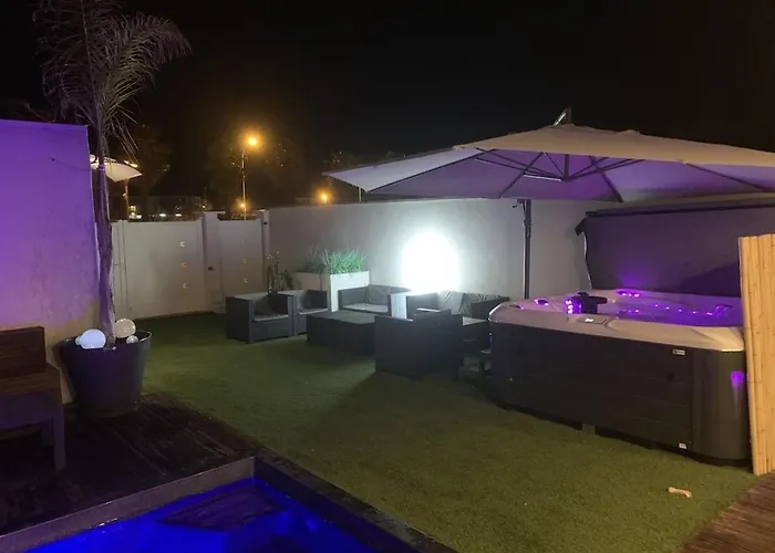 De Bien Etre Avec Piscine Et Jaccuzi A 2 Pas De La Et Du Centre Avec Massages Relaxants En Option