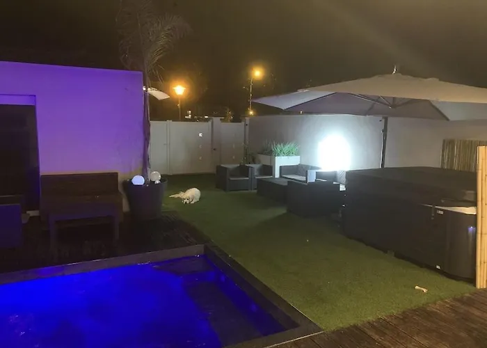 De Bien Etre Avec Piscine Et Jaccuzi A 2 Pas De La Et Du Centre Avec Massages Relaxants En Option Apartament *