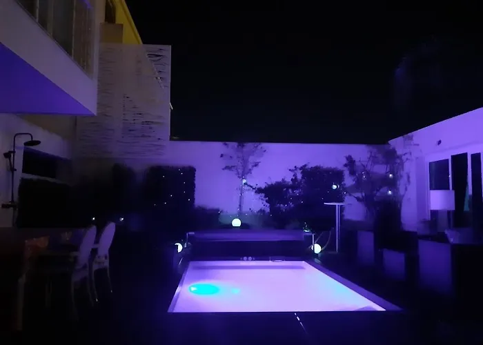 De Bien Etre Avec Piscine Et Jaccuzi A 2 Pas De La Et Du Centre Avec Massages Relaxants En Option Apartament