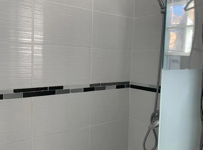 De Bien Etre Avec Piscine Et Jaccuzi A 2 Pas De La Et Du Centre Avec Massages Relaxants En Option