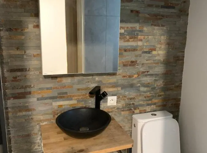 De Bien Etre Avec Piscine Et Jaccuzi A 2 Pas De La Et Du Centre Avec Massages Relaxants En Option