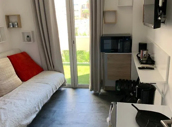 Apartament De Bien Etre Avec Piscine Et Jaccuzi A 2 Pas De La Et Du Centre Avec Massages Relaxants En Option