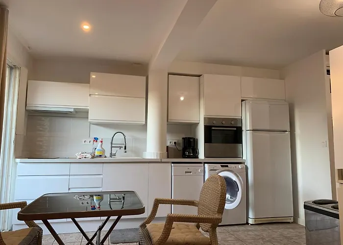 De Bien Etre Avec Piscine Et Jaccuzi A 2 Pas De La Et Du Centre Avec Massages Relaxants En Option Apartament