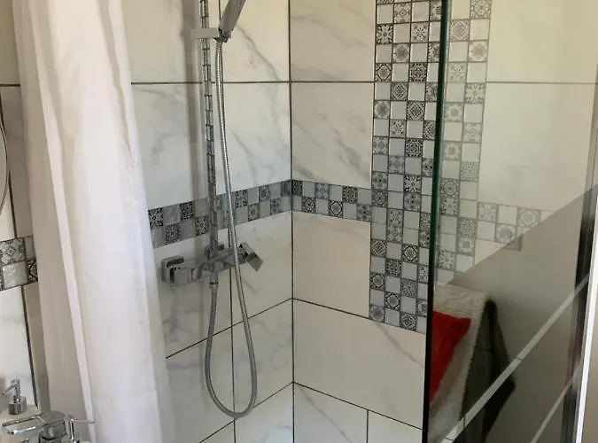 De Bien Etre Avec Piscine Et Jaccuzi A 2 Pas De La Et Du Centre Avec Massages Relaxants En Option Apartament *