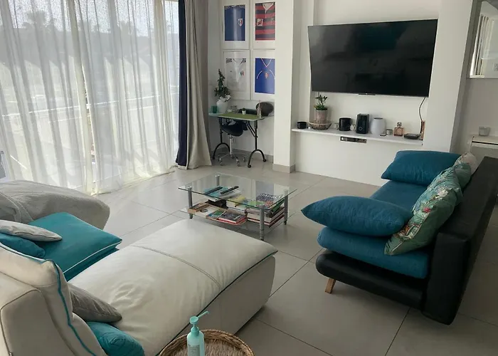 De Bien Etre Avec Piscine Et Jaccuzi A 2 Pas De La Et Du Centre Avec Massages Relaxants En Option Apartament