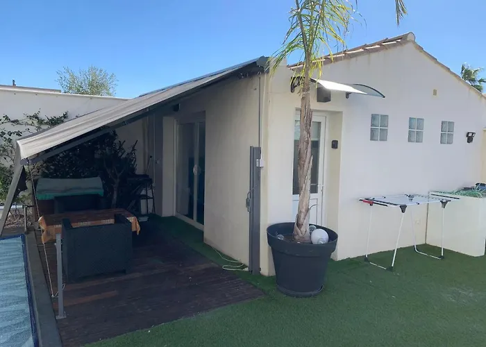 Apartament De Bien Etre Avec Piscine Et Jaccuzi A 2 Pas De La Et Du Centre Avec Massages Relaxants En Option