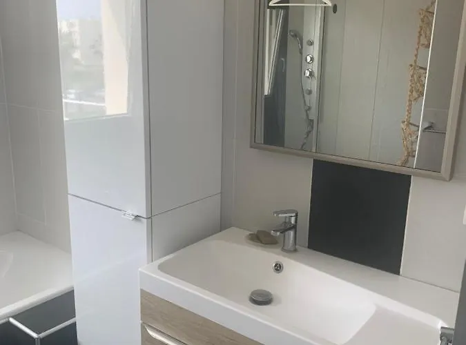De Bien Etre Avec Piscine Et Jaccuzi A 2 Pas De La Et Du Centre Avec Massages Relaxants En Option