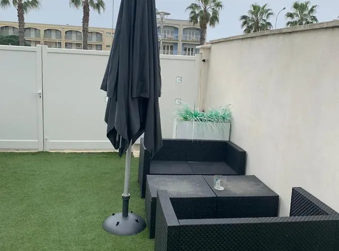 Apartament De Bien Etre Avec Piscine Et Jaccuzi A 2 Pas De La Et Du Centre Avec Massages Relaxants En Option