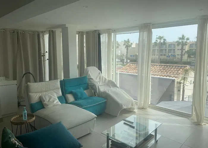 Apartament De Bien Etre Avec Piscine Et Jaccuzi A 2 Pas De La Et Du Centre Avec Massages Relaxants En Option