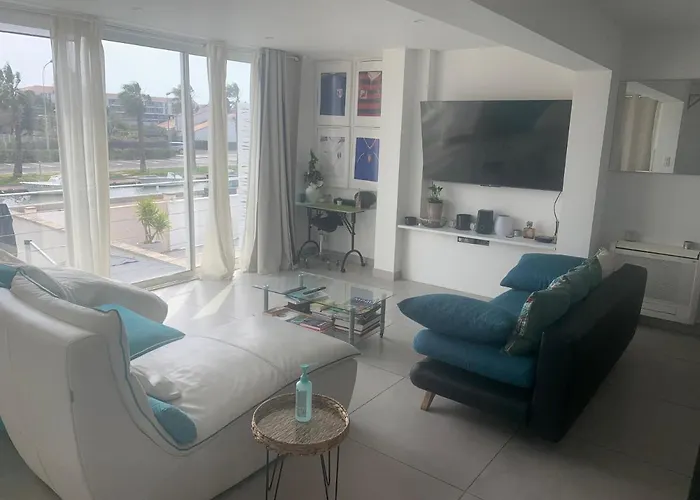 Apartament De Bien Etre Avec Piscine Et Jaccuzi A 2 Pas De La Et Du Centre Avec Massages Relaxants En Option *
