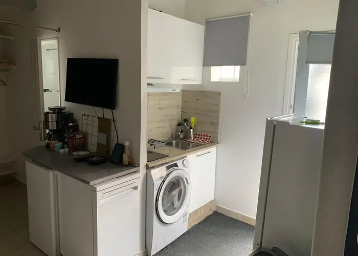 Apartament De Bien Etre Avec Piscine Et Jaccuzi A 2 Pas De La Et Du Centre Avec Massages Relaxants En Option