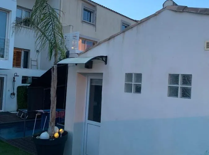 Apartament De Bien Etre Avec Piscine Et Jaccuzi A 2 Pas De La Et Du Centre Avec Massages Relaxants En Option