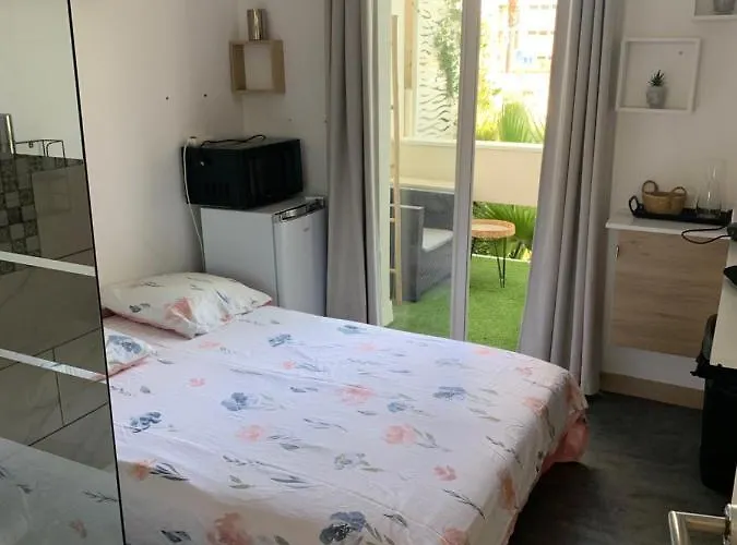 De Bien Etre Avec Piscine Et Jaccuzi A 2 Pas De La Et Du Centre Avec Massages Relaxants En Option *